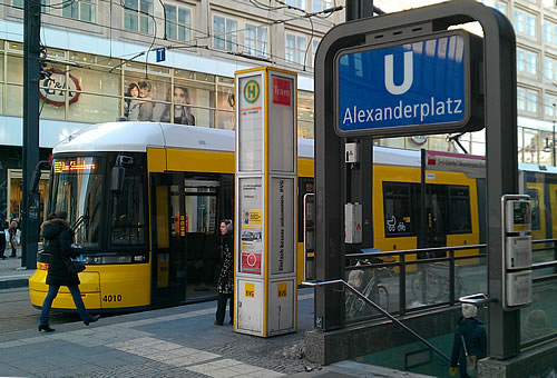 Karl-Liebknecht-Strasse  Bahnhof Alexanderplatz